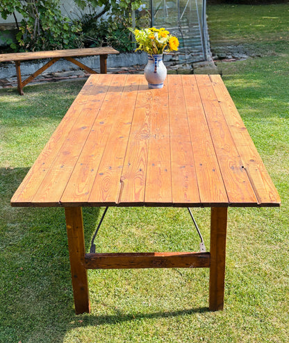 Gammelt forsamlingshus - bord