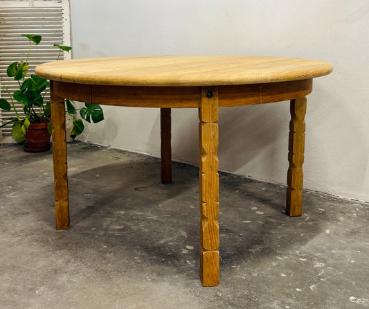 Round oak dining table
