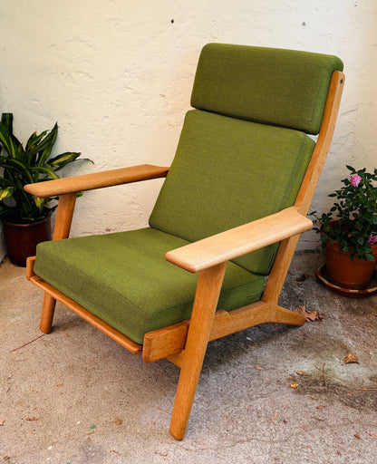 Hans J. Wegner GE 290A lænestol i eg
