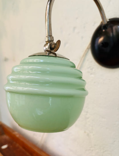 Art Deco lampe med mintgrøn glaskuppel