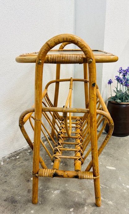 Bambus sidebord med magasinholder