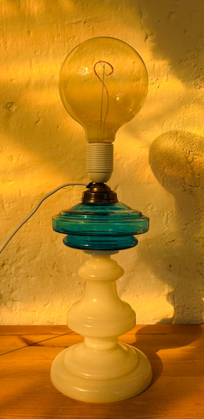 Bordlampe i opalineglas
