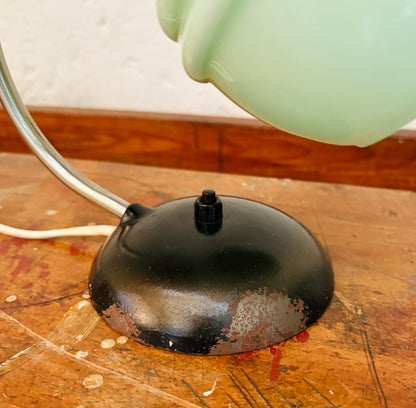 Art Deco lampe med mintgrøn glaskuppel