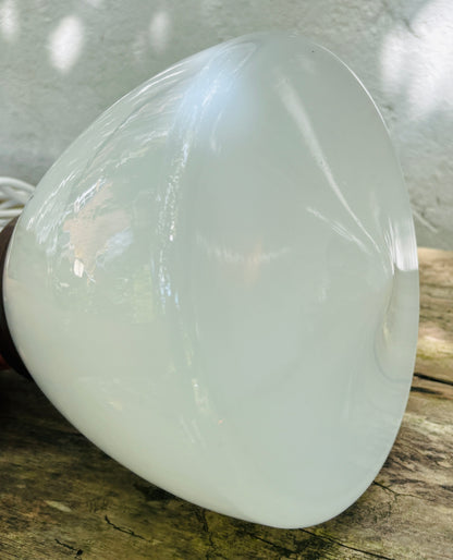 Gammel “skolelampe” i opalglas