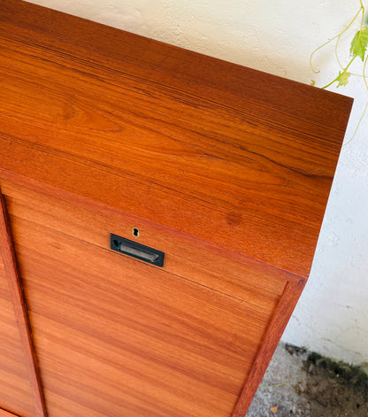 Dobbelt jalousiskab i teak