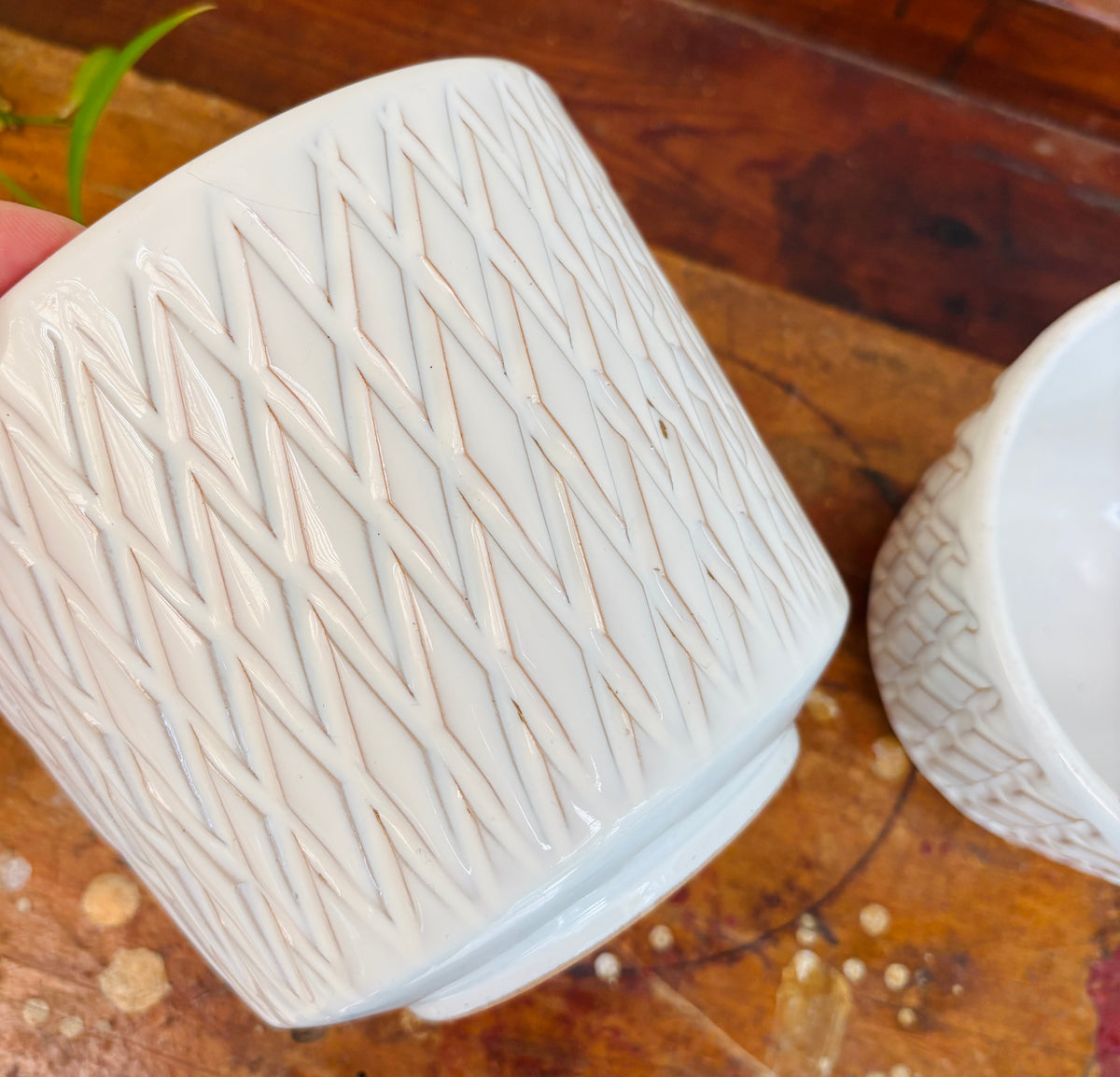 Løvemose Keramik flower pot covers in white stoneware