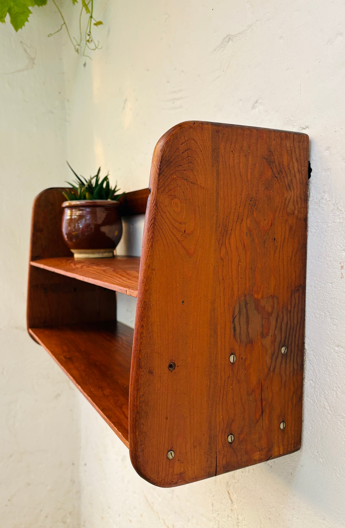 Wall-mounted shelf