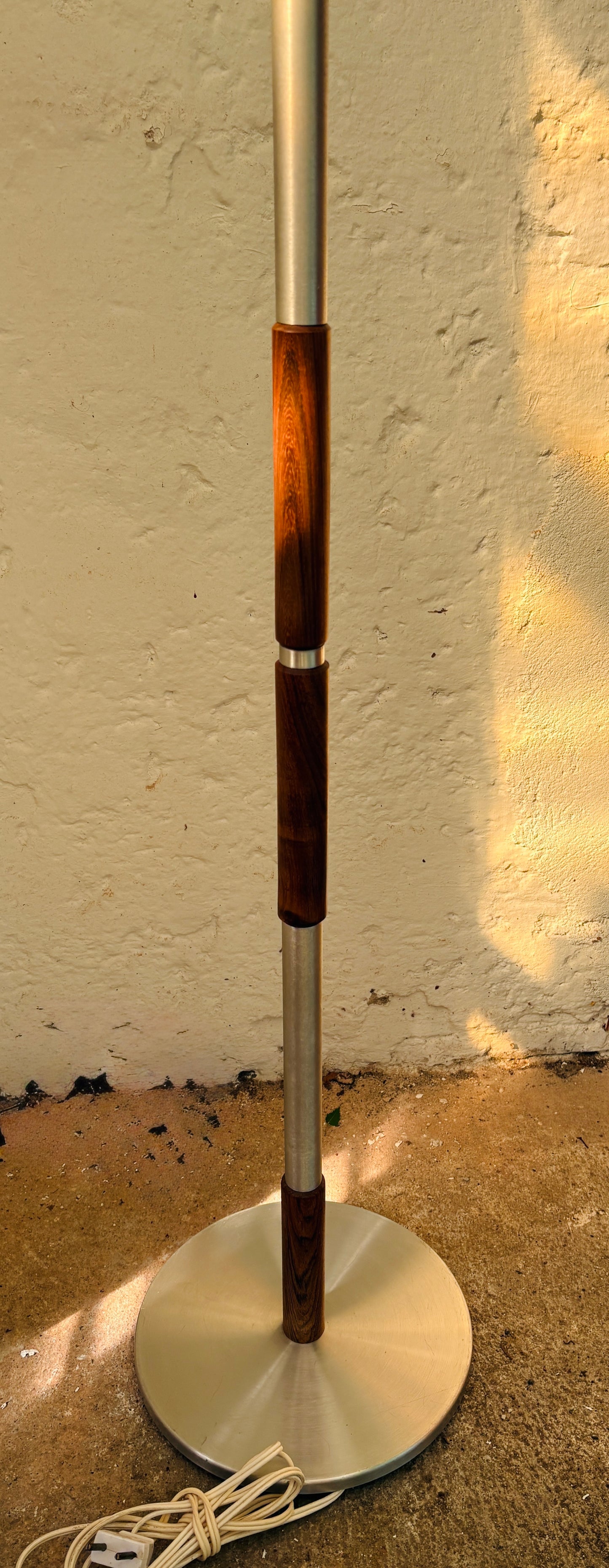 Vintagestanderlampe i alu og palisander