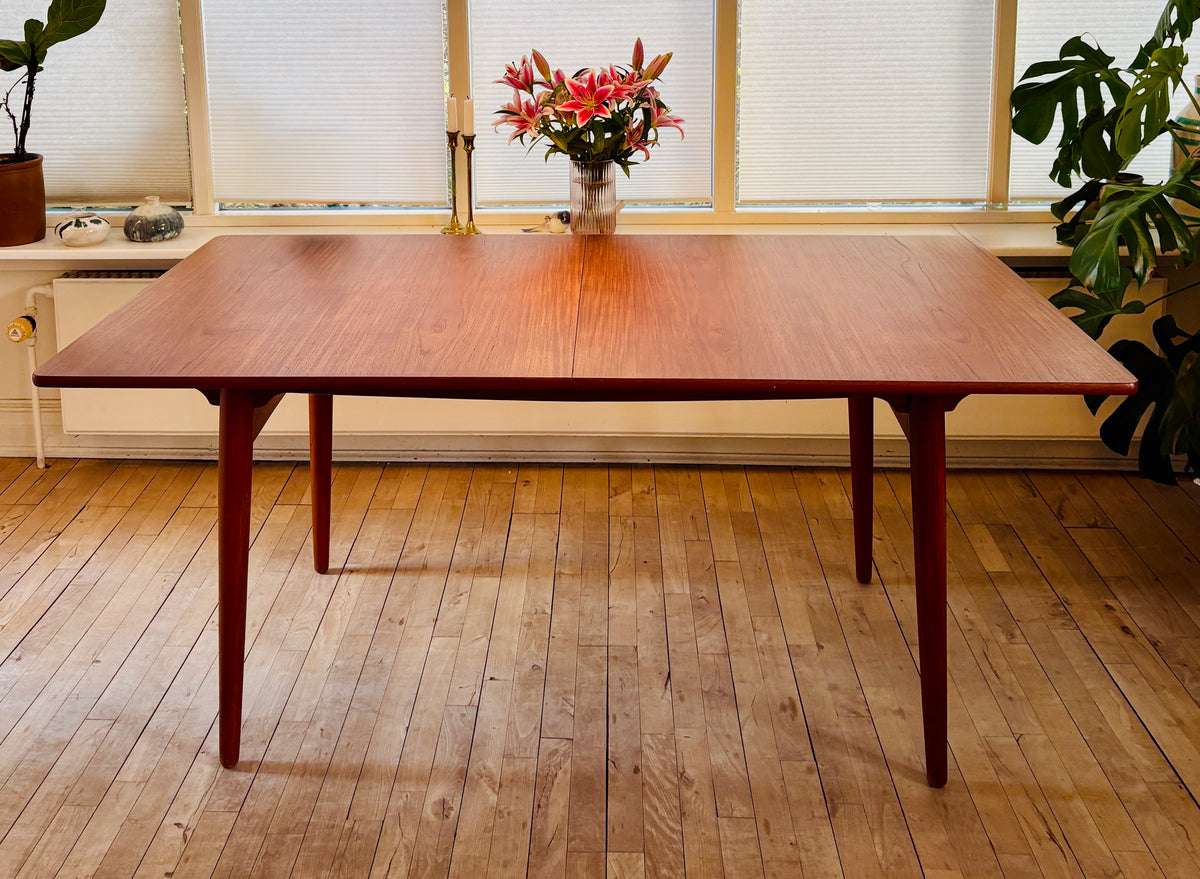 Exclusive Hans J. Wegner teak dining table - Model AT-310