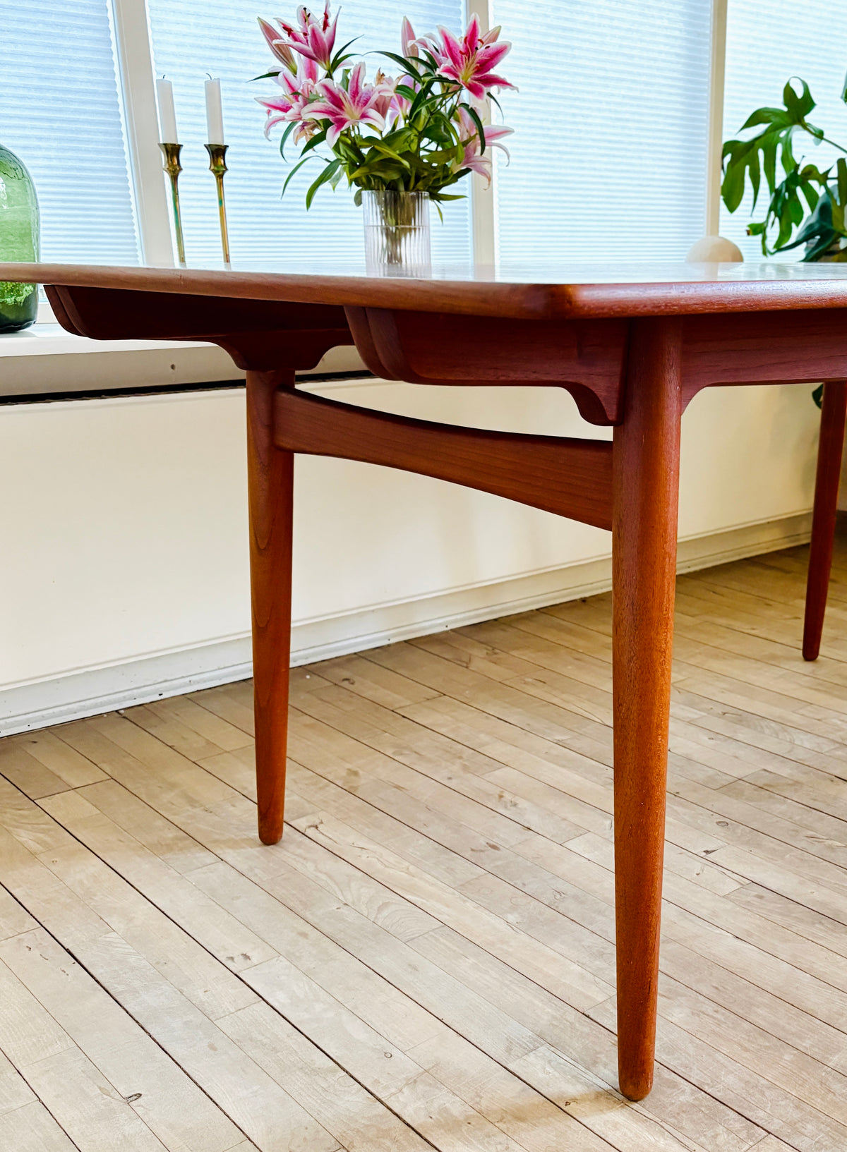 Exclusive Hans J. Wegner teak dining table - Model AT-310