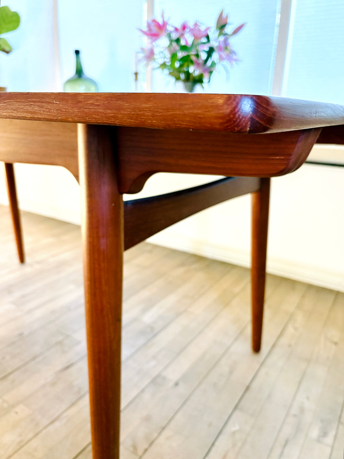 Exclusive Hans J. Wegner teak dining table - Model AT-310