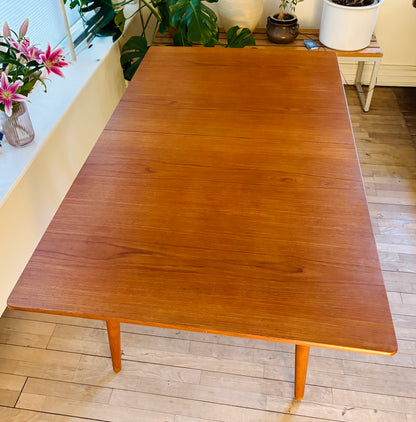 Exclusive Hans J. Wegner teak dining table - Model AT-310