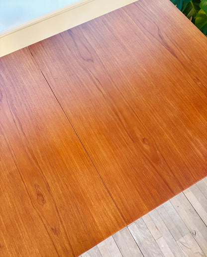 Exclusive Hans J. Wegner teak dining table - Model AT-310