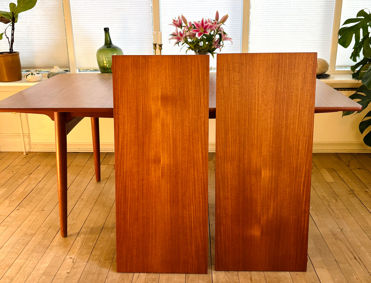 Exclusive Hans J. Wegner teak dining table - Model AT-310