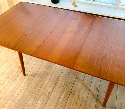 Exclusive Hans J. Wegner teak dining table - Model AT-310