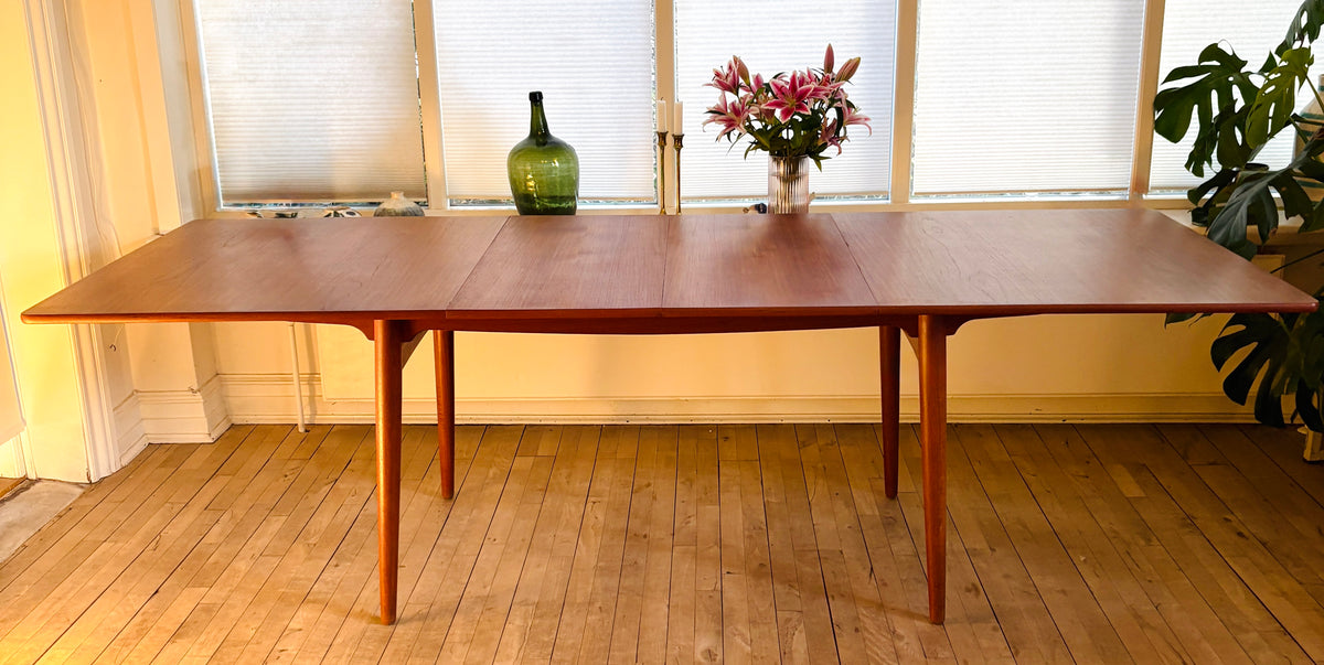 Exclusive Hans J. Wegner teak dining table - Model AT-310