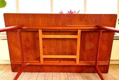 Exclusive Hans J. Wegner teak dining table - Model AT-310