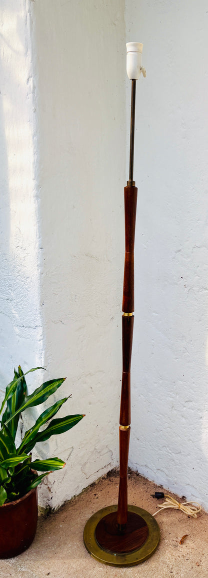 Klassisk dansk standerlampe i palisander og messing