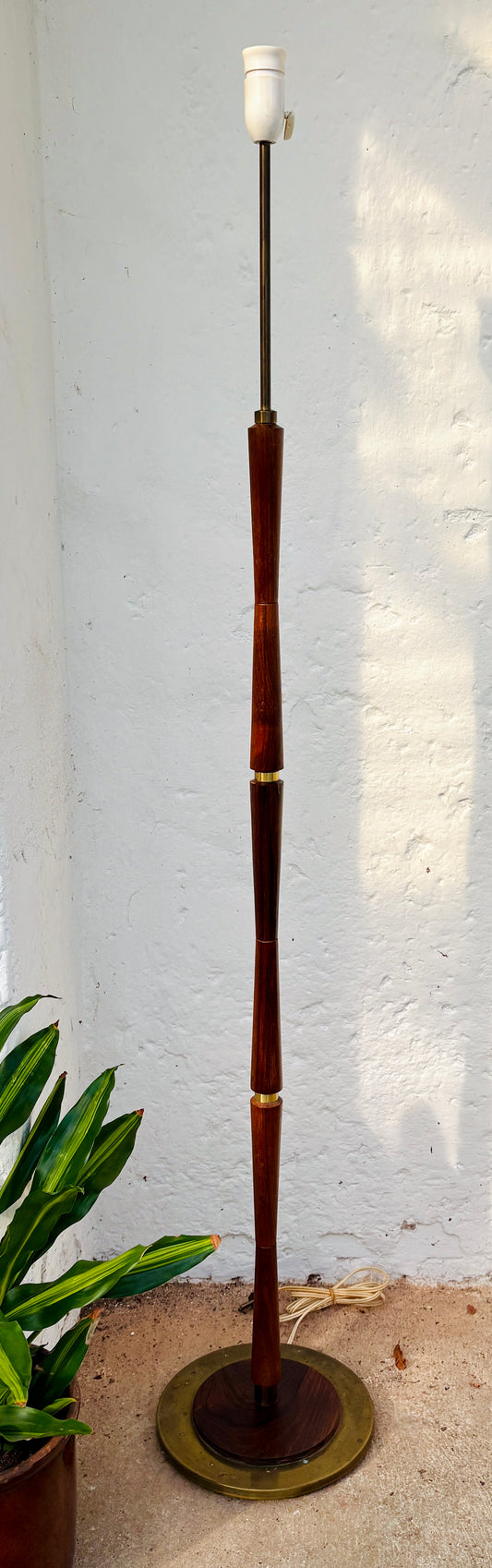 Klassisk dansk standerlampe i palisander og messing