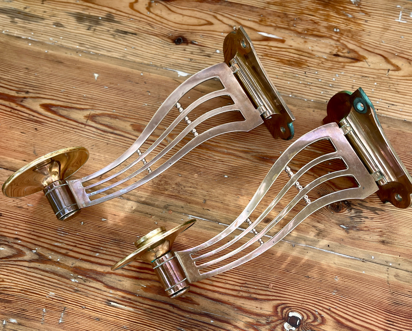 Par Art Nouveau messing væglysestager