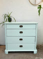 Klassisk kommode i mintgrøn