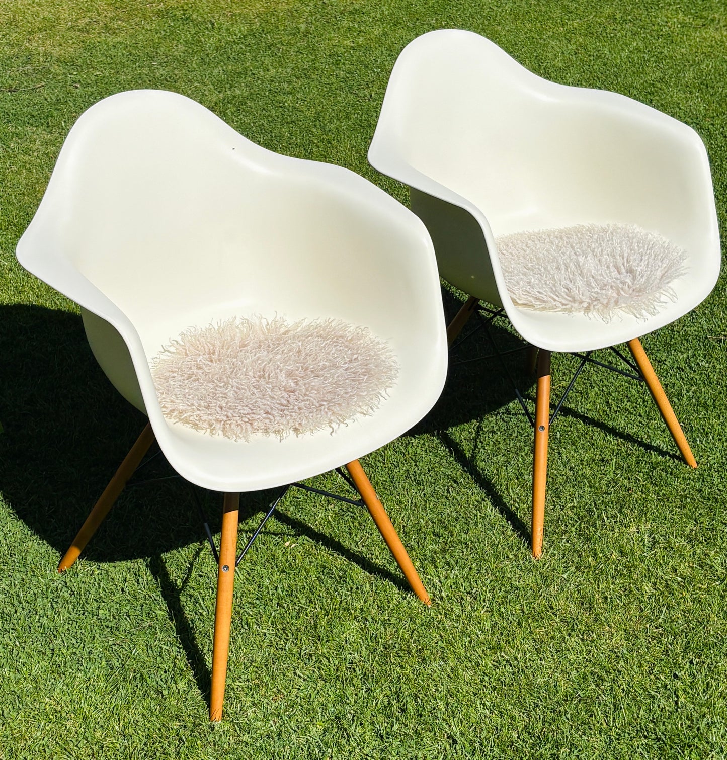 Eames Plastic Armchair DAW: Den hvide klassiker