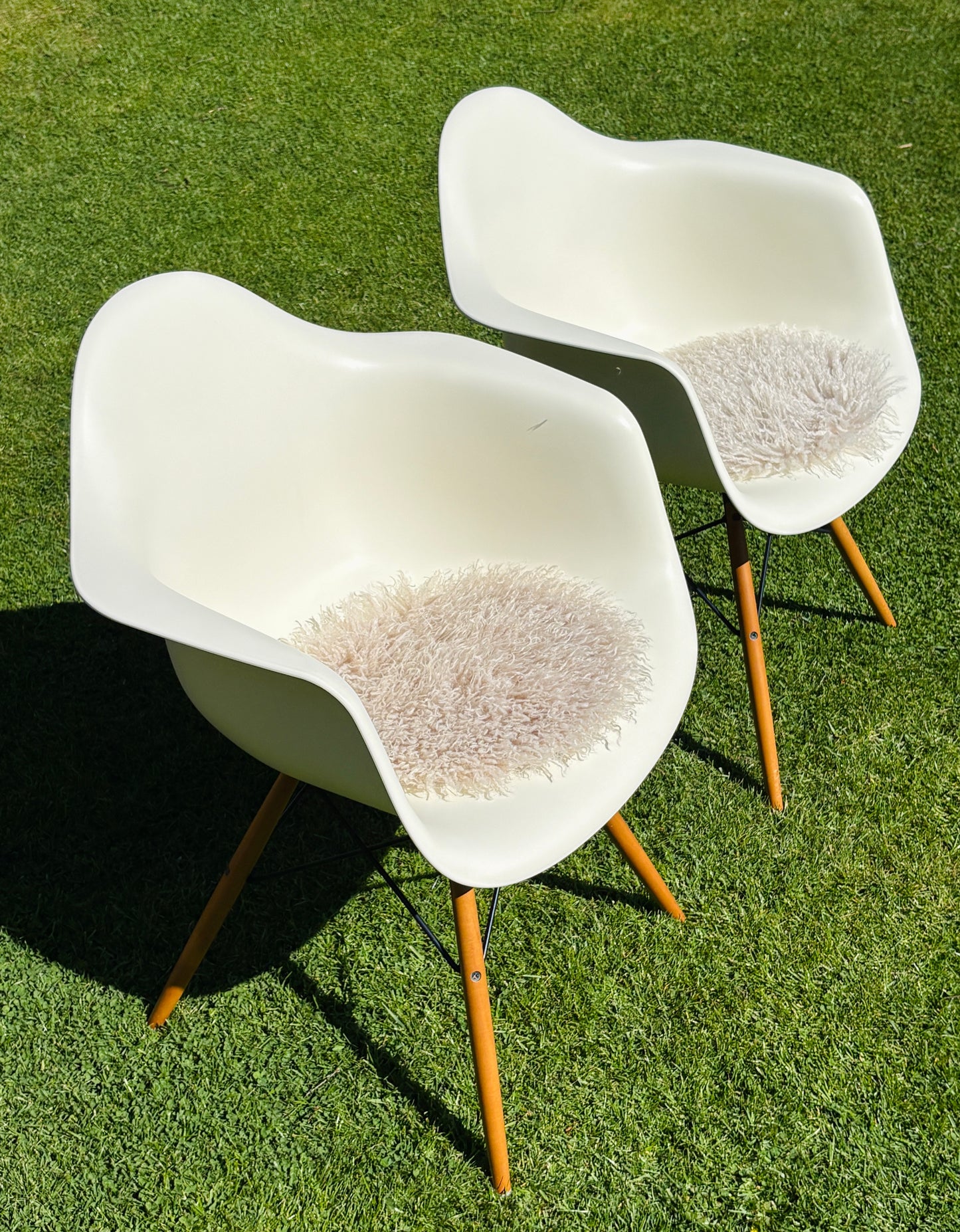 Eames Plastic Armchair DAW: Den hvide klassiker