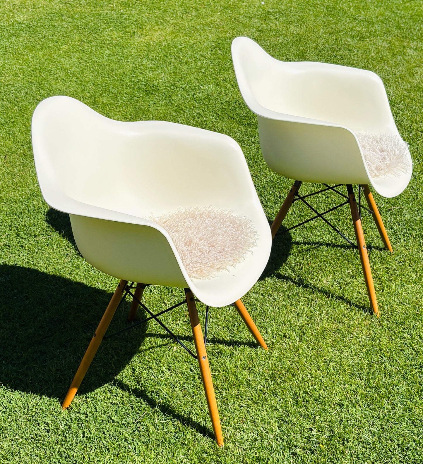 Eames Plastic Armchair DAW: Den hvide klassiker