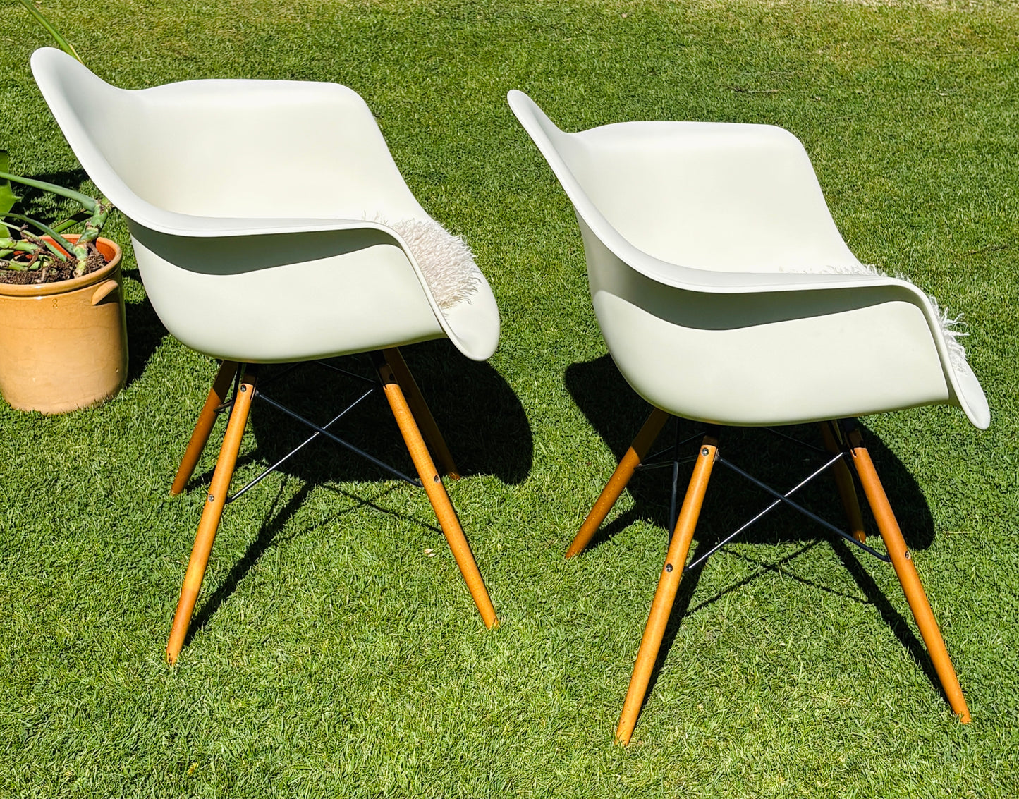 Eames Plastic Armchair DAW: Den hvide klassiker