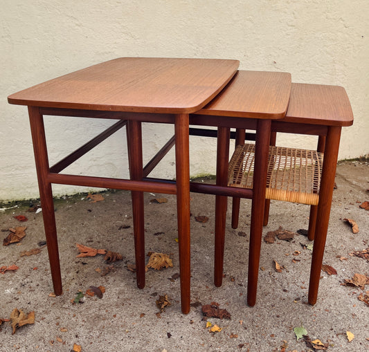 Sæt på tre indskudsborde i teak, dansk design fra 1960’erne