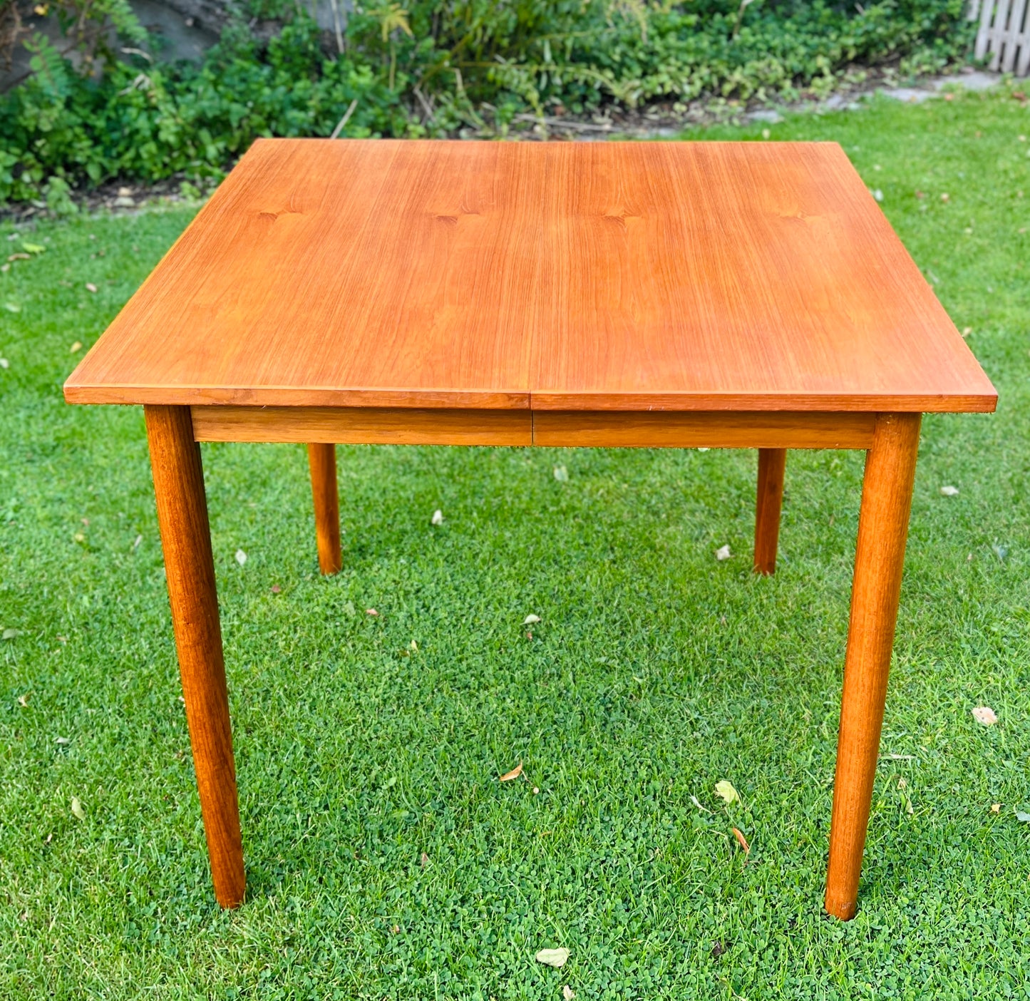 Spisebord i teak