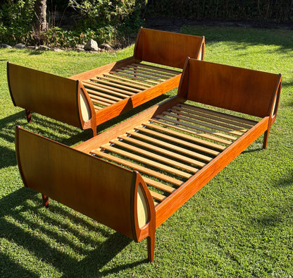 Sigfred Omann enkeltsenge i teak - pris pr. stk.