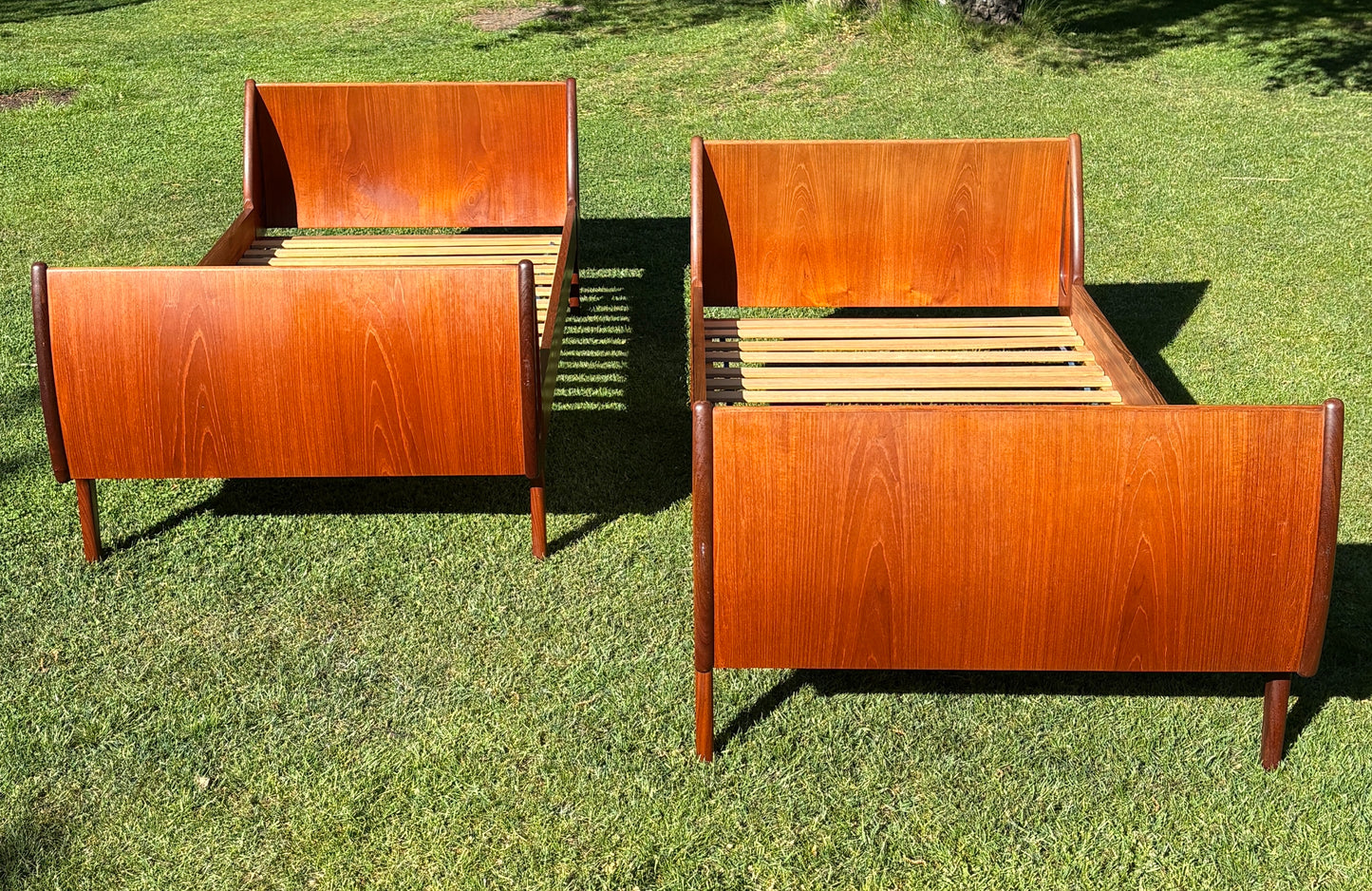 Sigfred Omann enkeltsenge i teak - pris pr. stk.