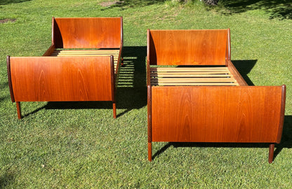 Sigfred Omann enkeltsenge i teak - pris pr. stk.