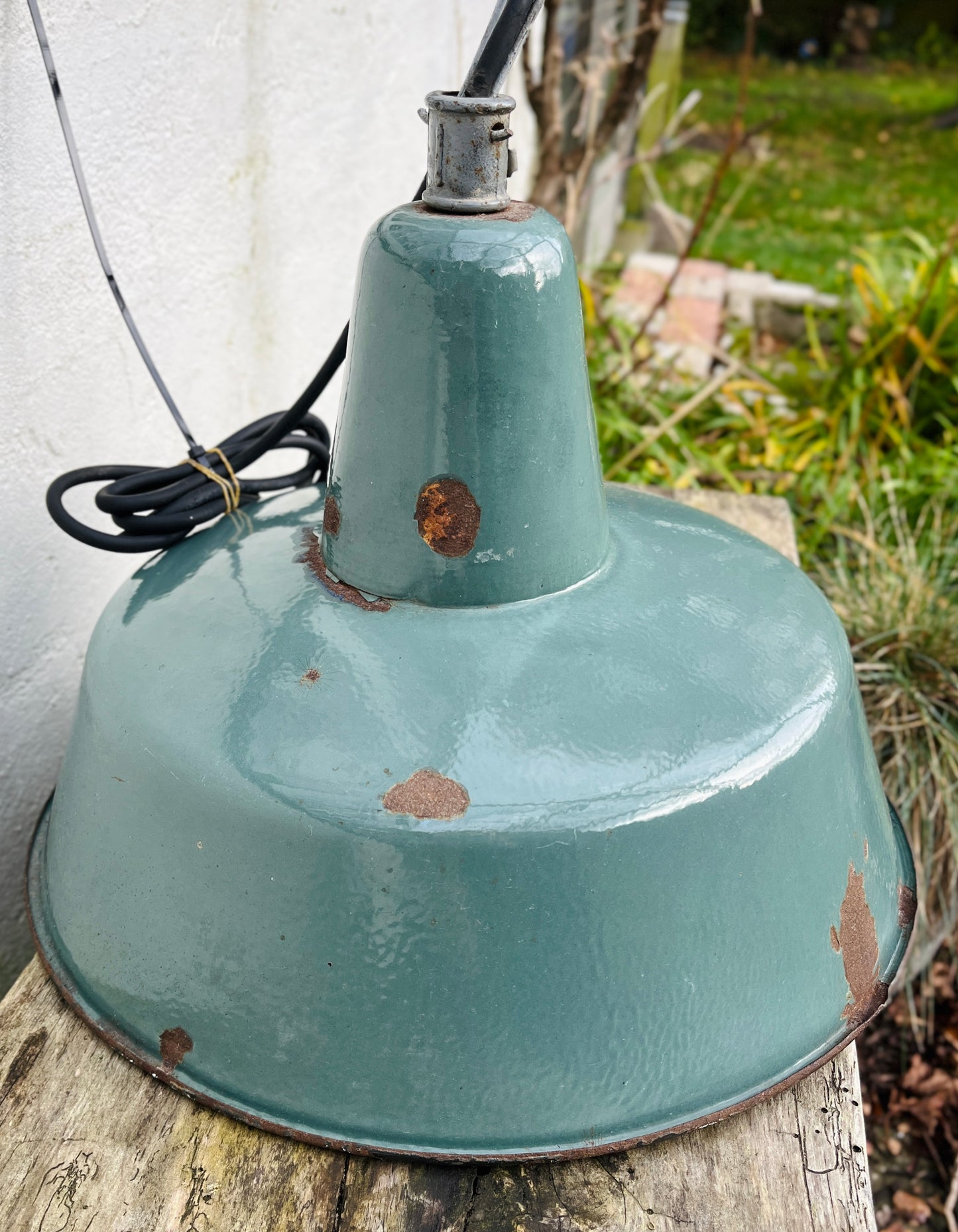 Industriel Pendel i Støvet Grøn Emalje