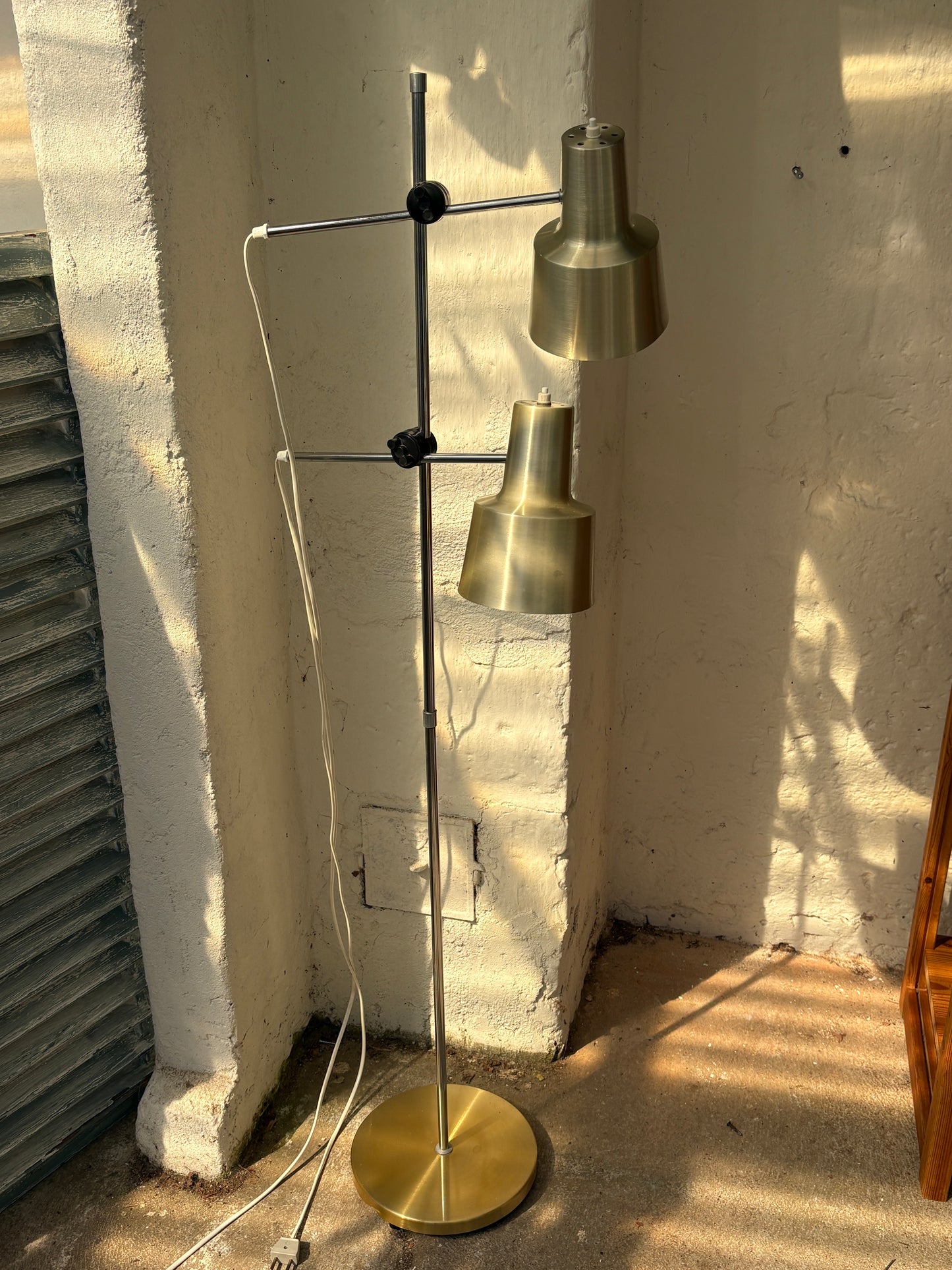 Retro standerlampe i messing og krom