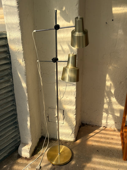 Retro standerlampe i messing og krom