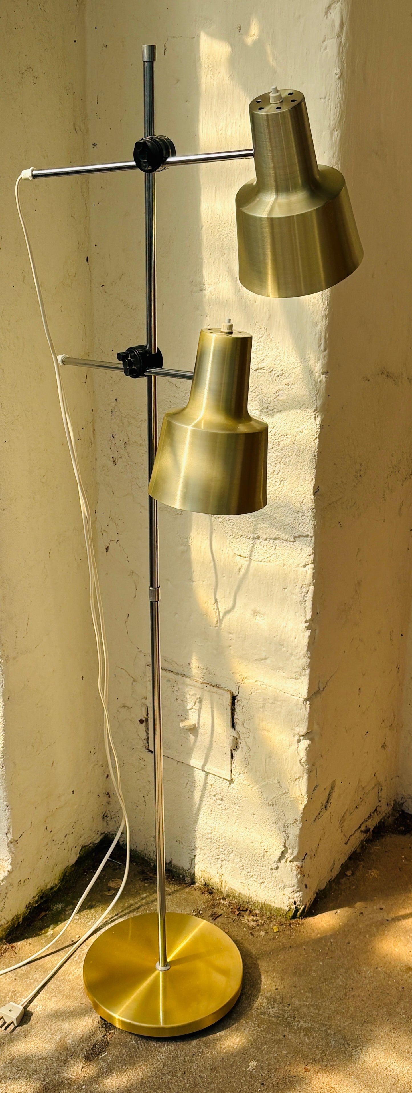 Retro standerlampe i messing og krom