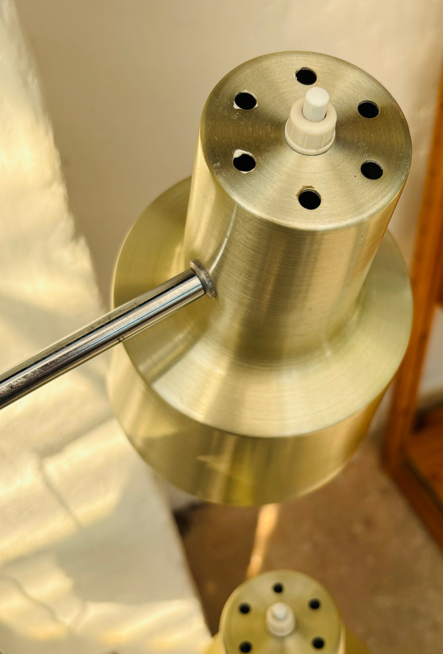 Retro standerlampe i messing og krom