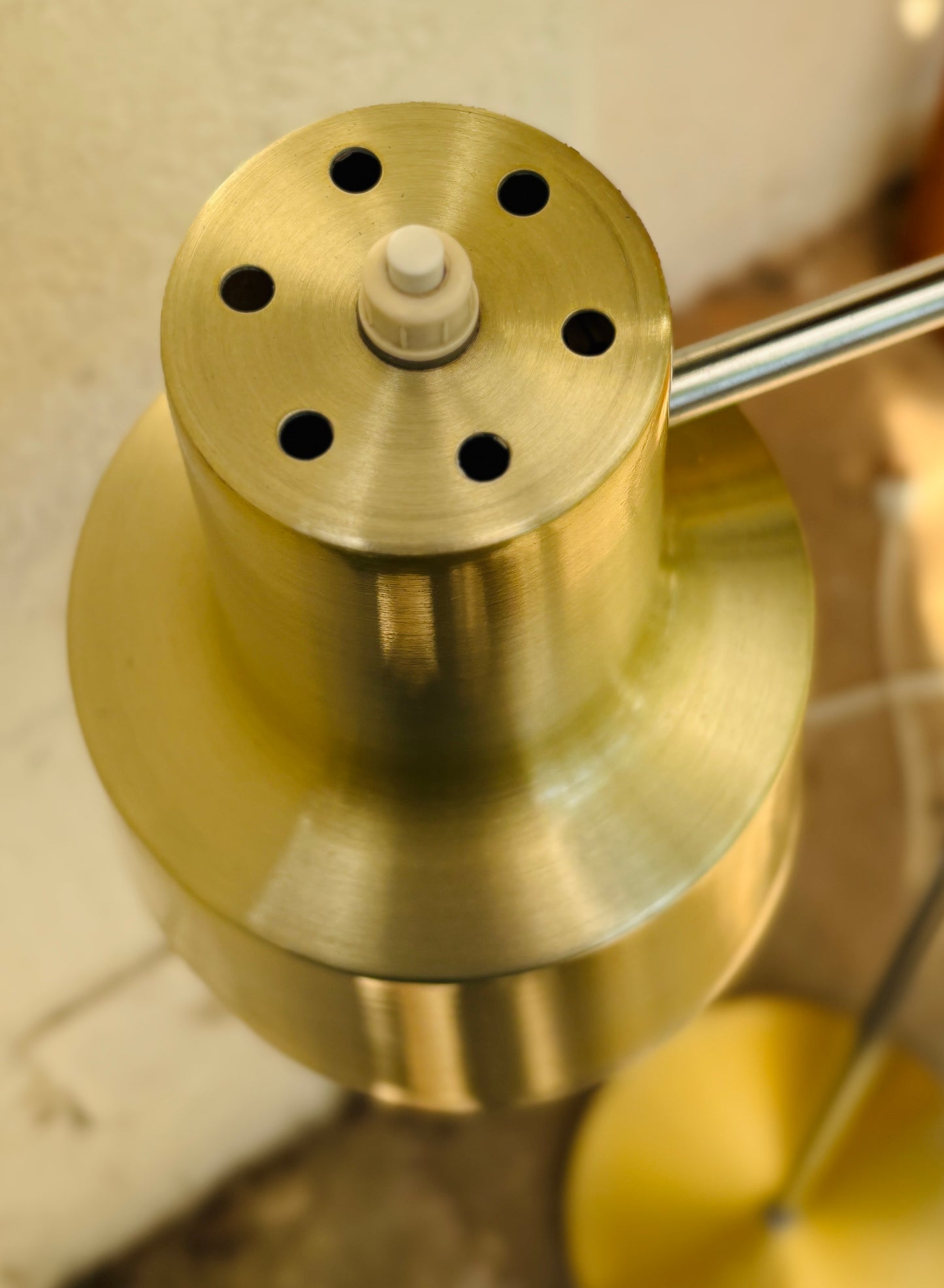 Retro standerlampe i messing og krom