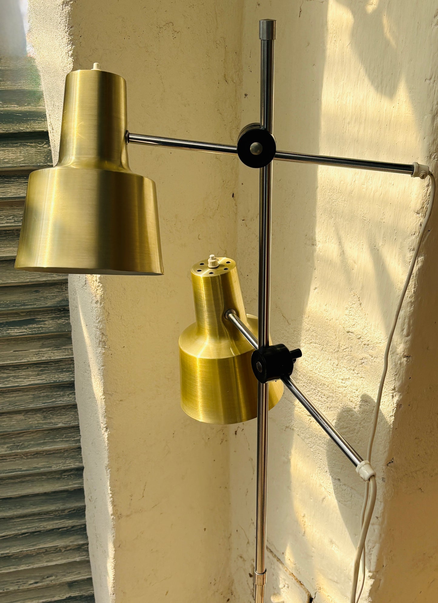Retro standerlampe i messing og krom