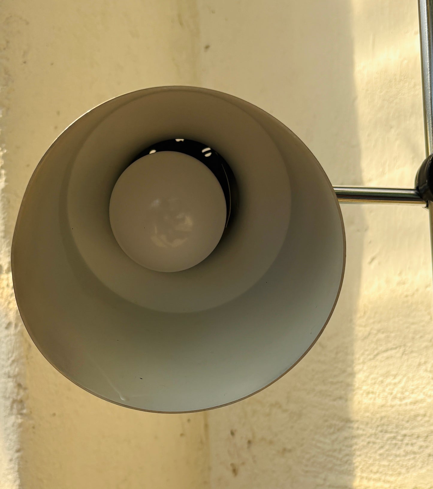 Retro standerlampe i messing og krom