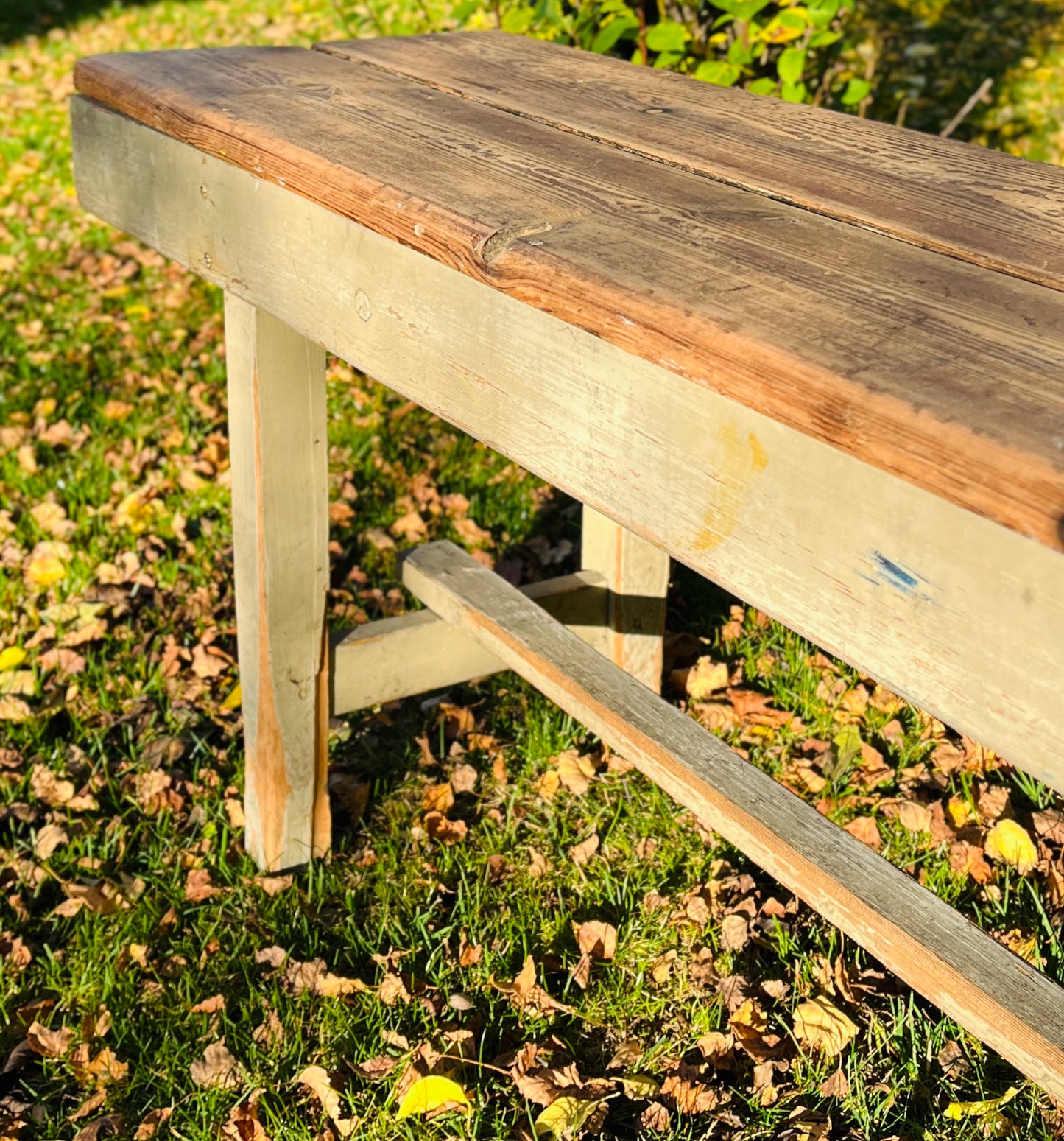 Gammel bænk i fyrretræ (2)