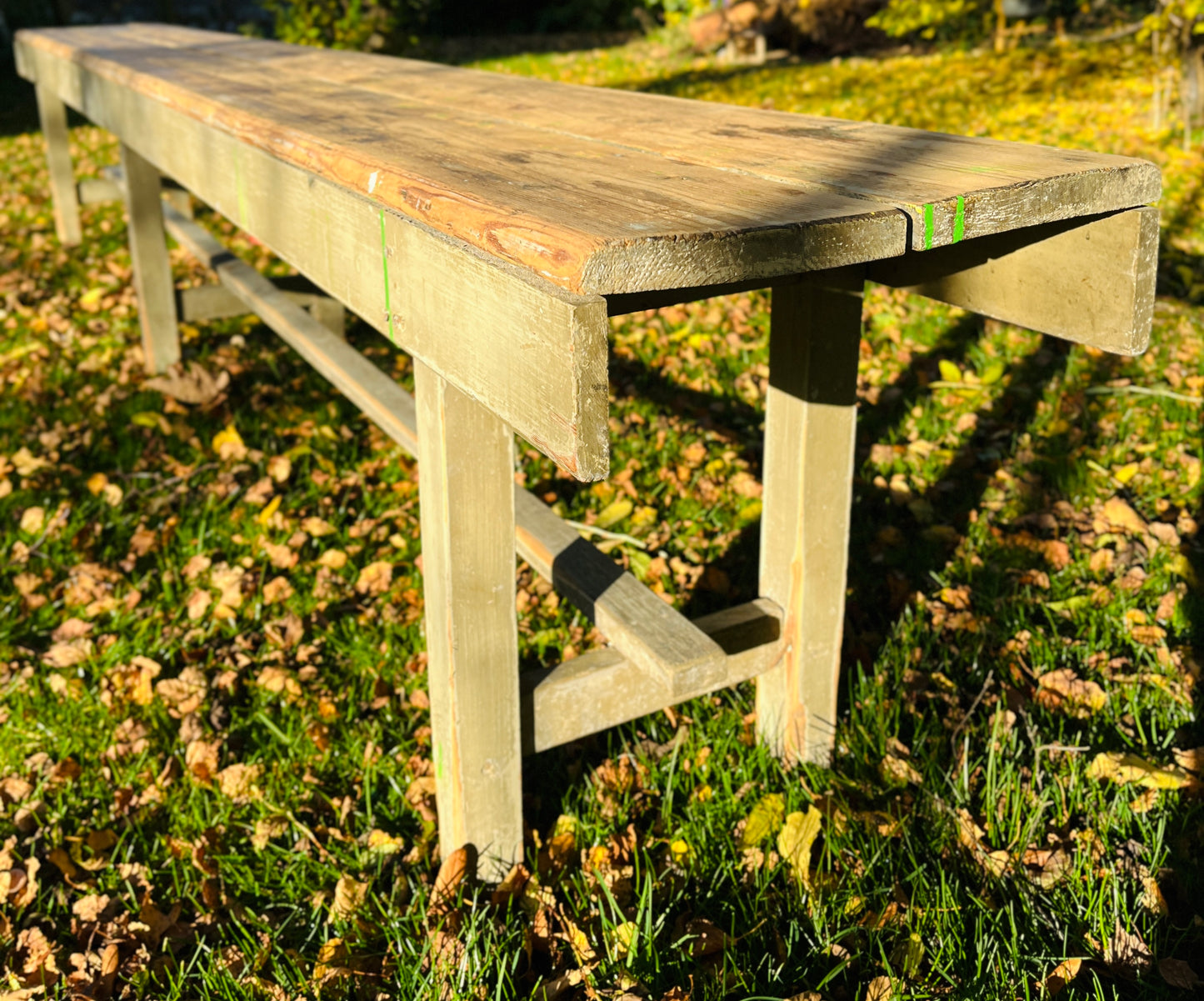 Gammel bænk i fyrretræ (1)