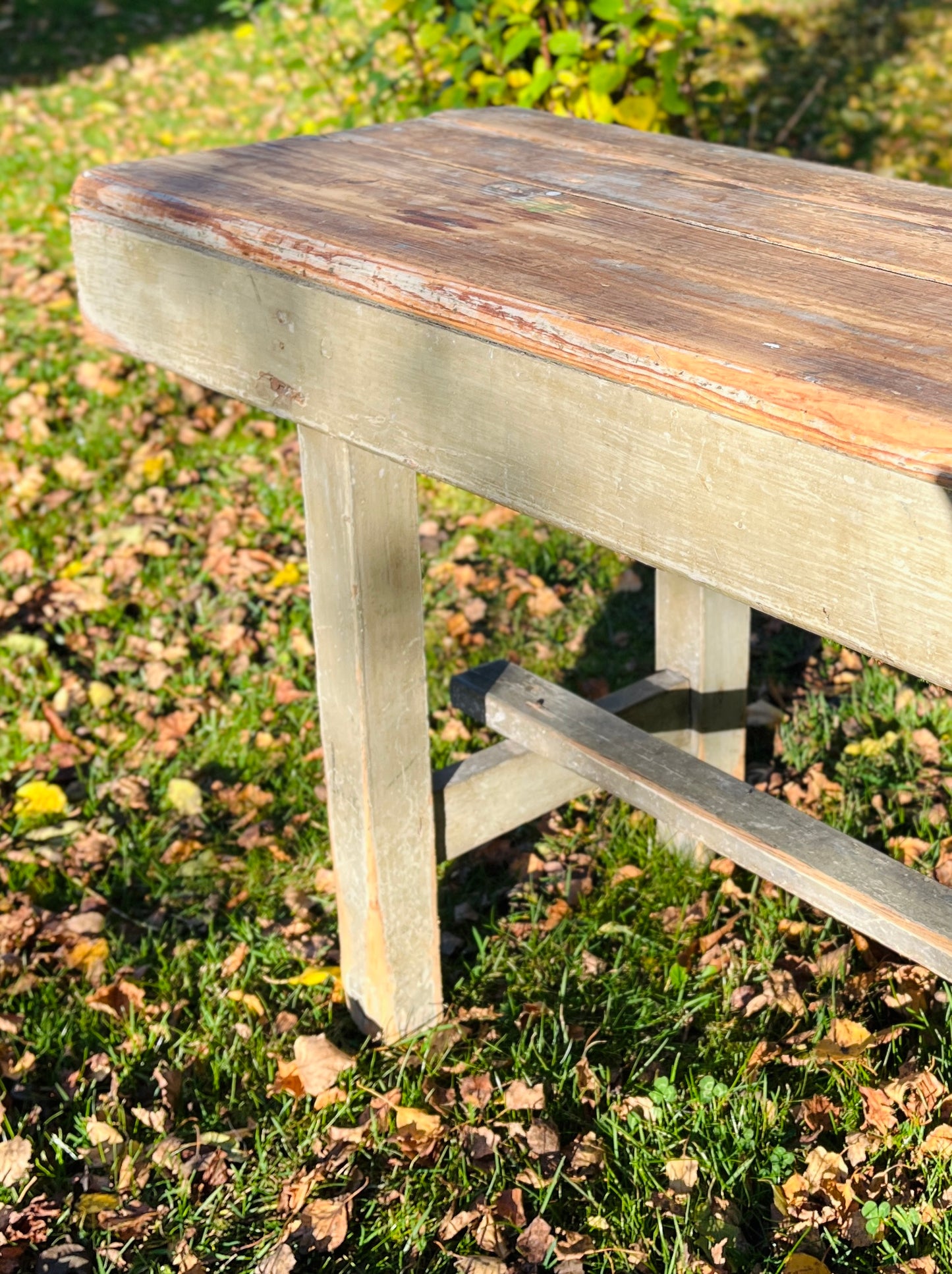 Gammel bænk i fyrretræ (1)