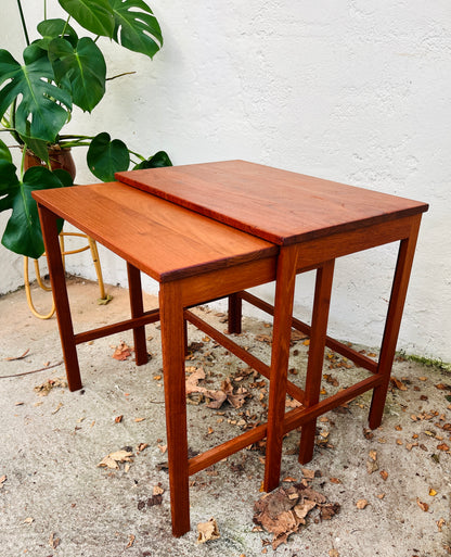 Indskudsborde i teak – Peter Hvidt & Orla Mølgaard.