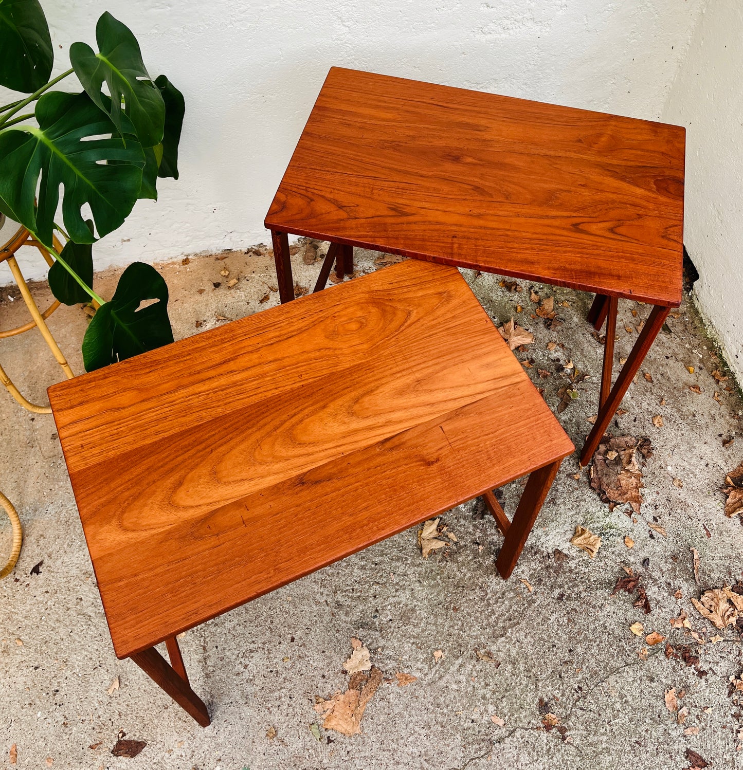 Indskudsborde i teak – Peter Hvidt & Orla Mølgaard.