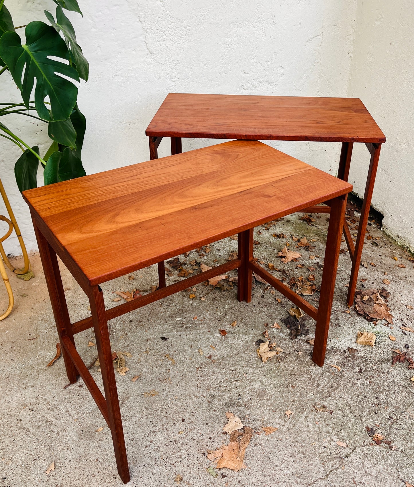 Indskudsborde i teak – Peter Hvidt & Orla Mølgaard.