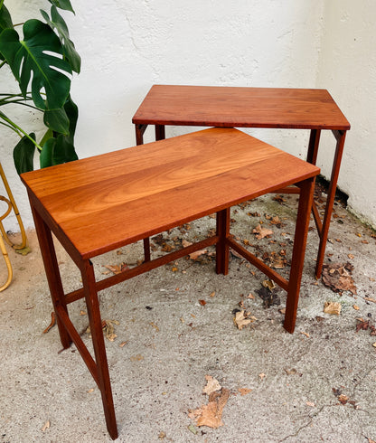 Indskudsborde i teak – Peter Hvidt & Orla Mølgaard.