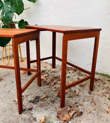 Indskudsborde i teak – Peter Hvidt & Orla Mølgaard.